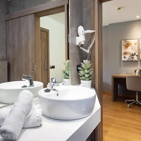 コロン ランブラ ホテル 4*