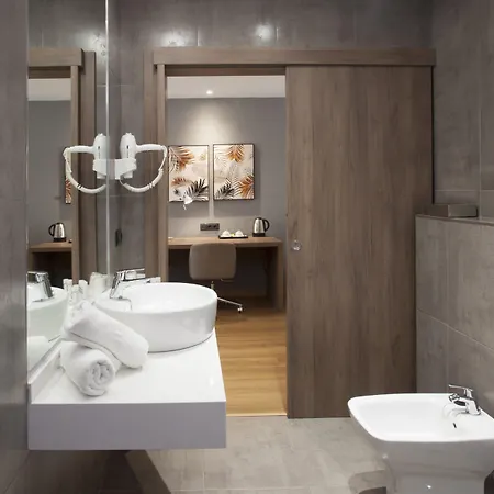 コロン ランブラ ホテル 4*