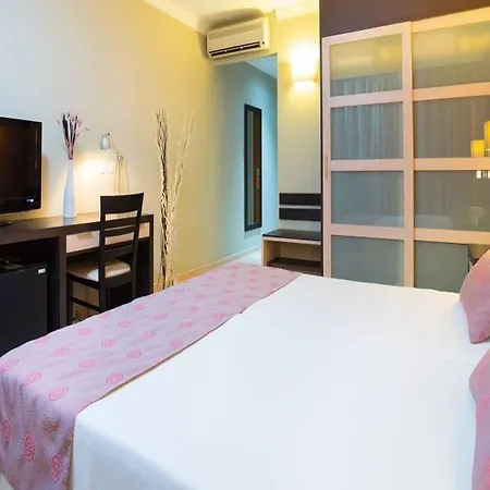 ホテル コロン ランブラ 4*